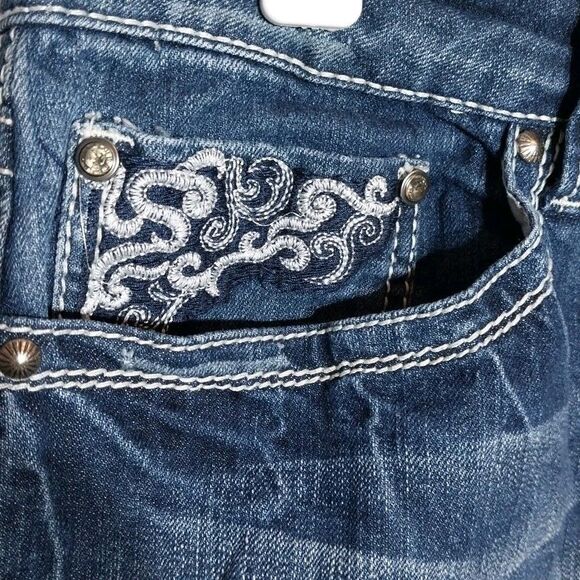 ZCO Jeans Premium Shorts 22W Denim Blue Embroidered Sequins Rhinestone Mid Rise - Picture 3 of 11